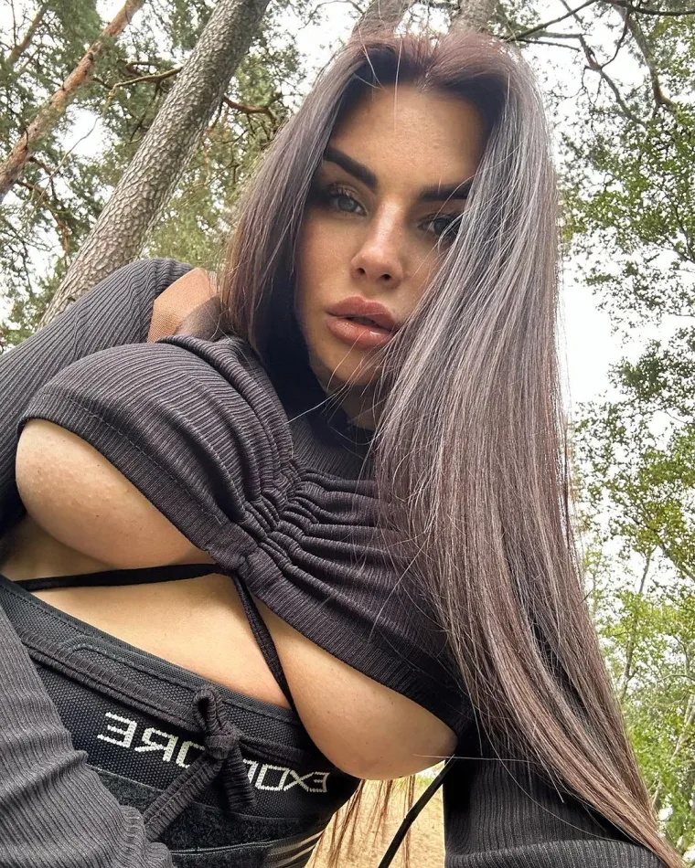 Svjetski je dan bez grudnjaka: Ove ljepotice ne samo da ga često ne nose, već to i rado dokumentiraju na Instagramu