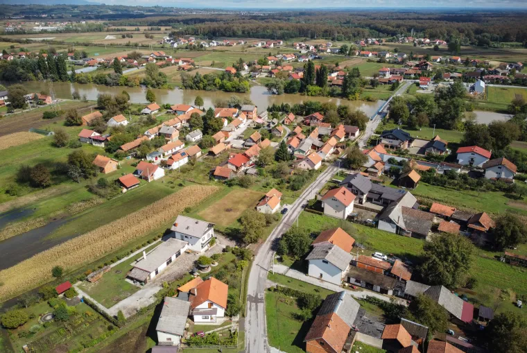 Povlači se voda iz potopljenog karlovačkog naselja: Ovako danas izgledaju Brodarci