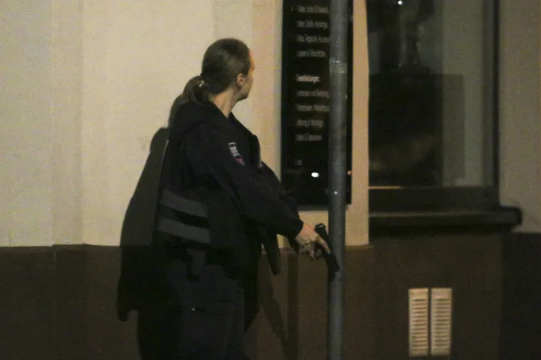 Noć užasa u Beču: Cijeli grad pod policijskom opsadom, neki od napadača još su u bijegu