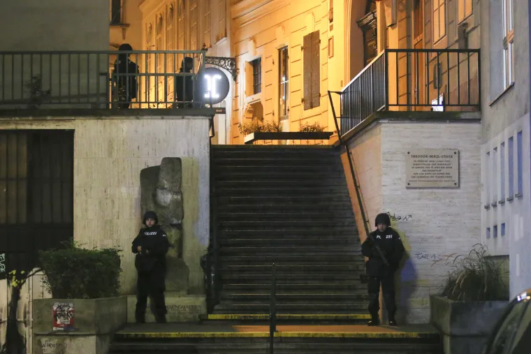 Noć užasa u Beču: Cijeli grad pod policijskom opsadom, neki od napadača još su u bijegu