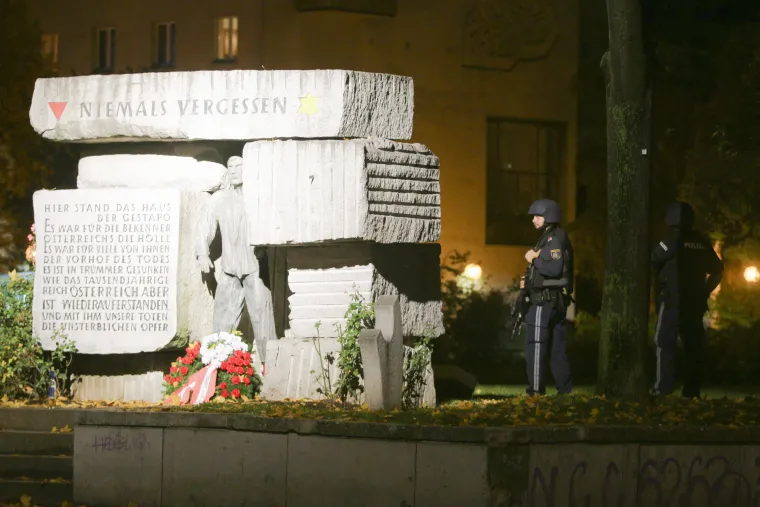 Noć užasa u Beču: Cijeli grad pod policijskom opsadom, neki od napadača još su u bijegu