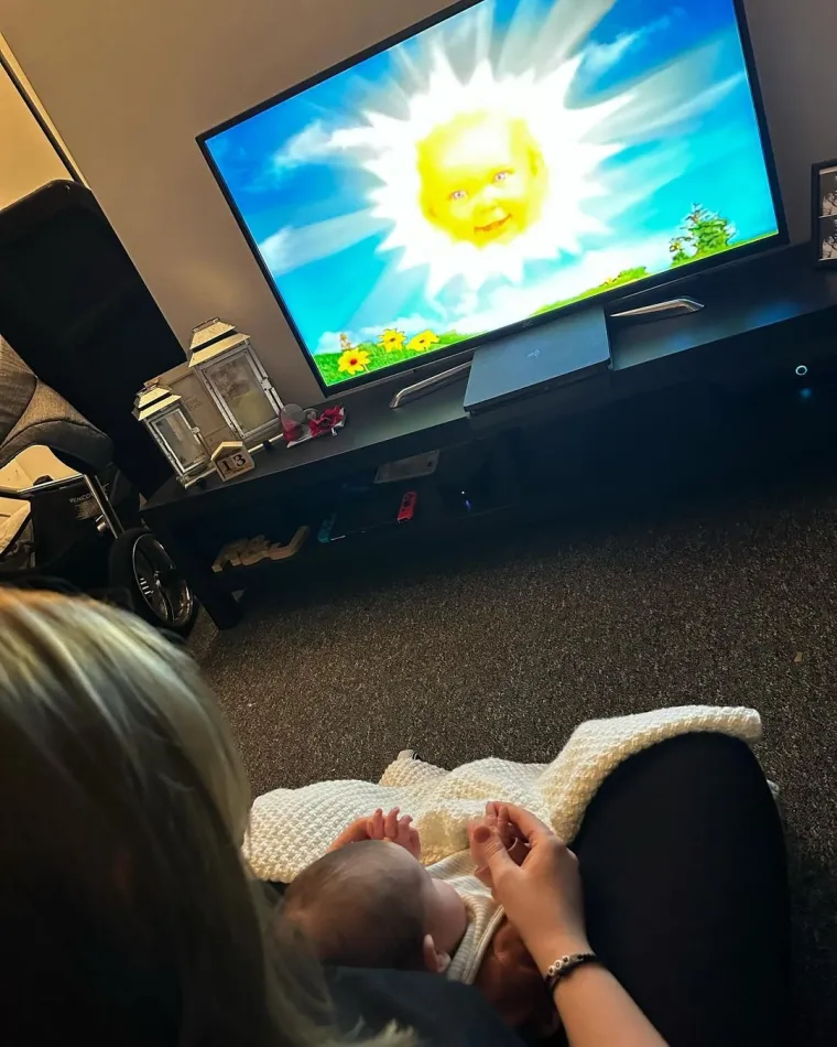 &quot;Gleda mamu na televiziji&quot;, napisala je Jessica.
