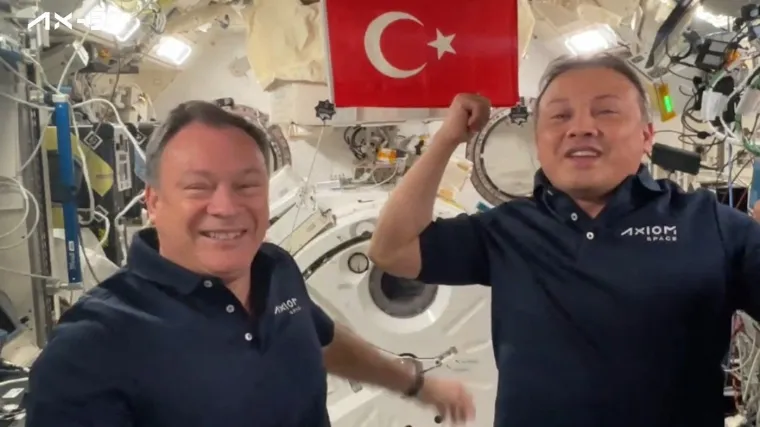 22. Pranje zuba: Riješiti se bilo kakve tekućine je teško kada nema gravitacije, pa astronauti moraju progutati pastu za zube umjesto da je ispljunu.