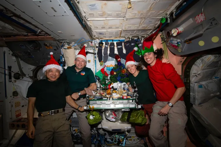 27. Okusi: Zanimljivo je da mnogi astronauti dožive drastičnu promjenu okusa dok su u svemiru. Nekima hrana postane bljutava i ne uživaju u omiljenim jelima, dok su drugi uživali u hrani koju prije nisu voljeli.