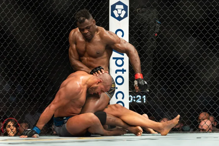 Da Ngannou jako udara osjetili su mnogi borci, a Dana White ga je opisao jednako snažnim kao kada vas udari Ford Escort.