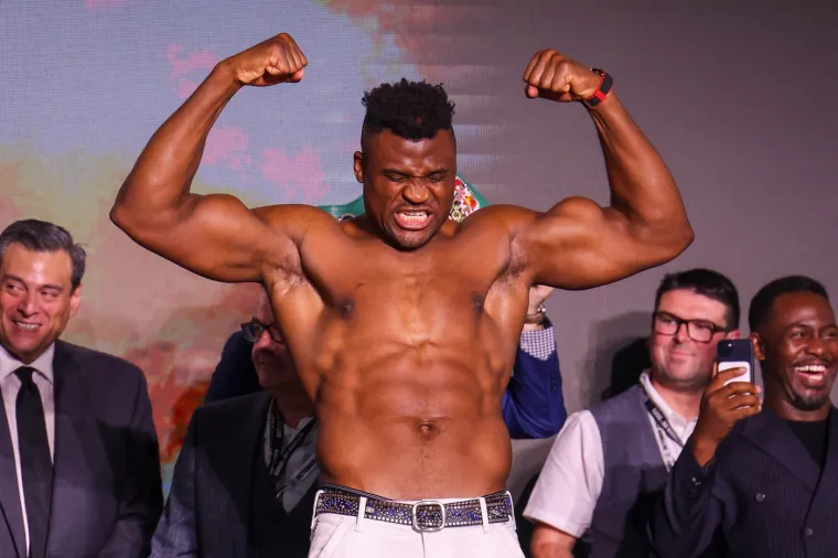 Kad te Ngannou udari, nema te: 'Njegov udarac ima 96 konjskih snaga. To je kao da vas udari Ford Escort u punoj brzini'