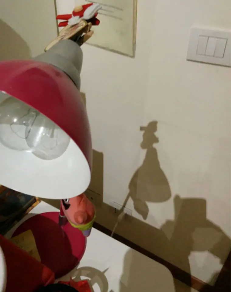 Lampa izgleda kao princeza.