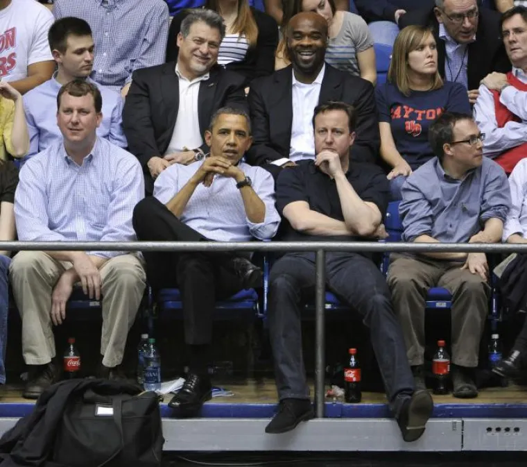 Obama i Cameron uživaju u hot dogu i utakmici
