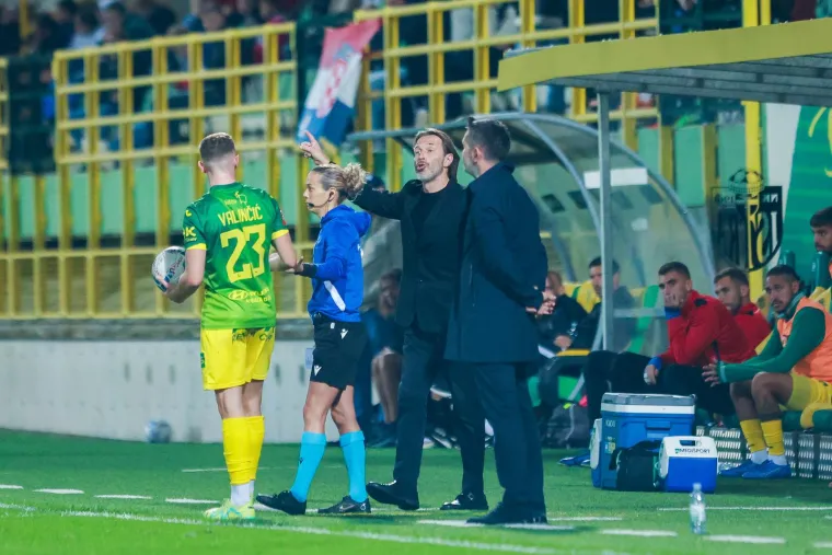 I za vrijeme susreta Tramezzani i Bjelica su imali svoj &apos;šou&apos;.