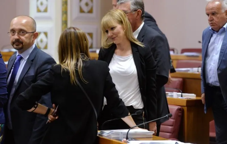 FOTOGALERIJA: Uzbudljiva atmosfera u Saboru za vrijeme glasanja o novim ministrima