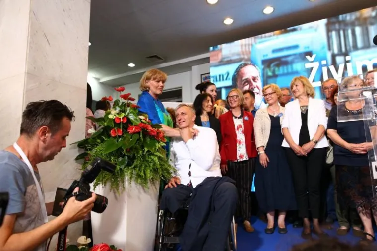 Čekanje rezultata drugog kruga lokalnih izbora u stožeru Bandić Milan 365 - Stranke rada i solidarnosti u Praškoj