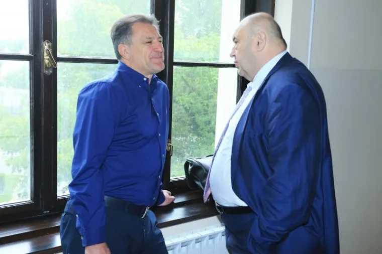 Suđenje je prekinuto  jer se Zdravko Mamić odlučio braniti sam pa je odvjetnicima Sloković i Prodanoviću otkazao punomoć.