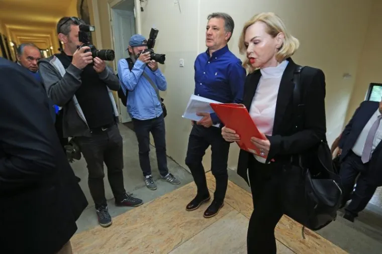 Na Županijskom sudu nakratko je nastavljeno suđenjenje Zdravku i Zoranu Mamiću, bivšem direktoru Dinama Damiru Vrbanoviću i porezniku Milanu Pernaru.