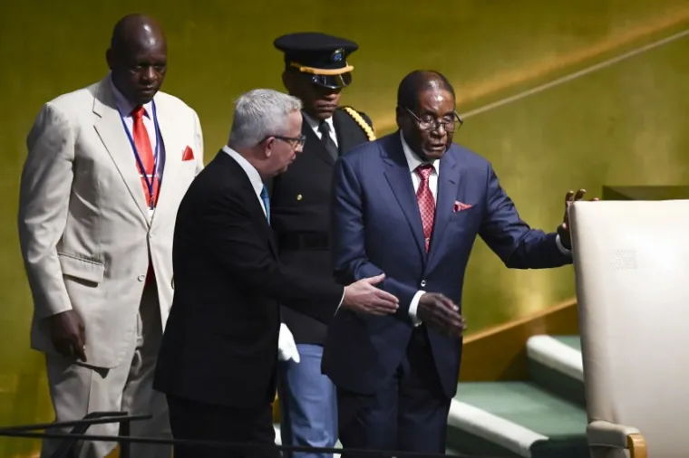 KRAJ JEDNE ERE: Robert Mugabe se kroz skoro četiri desetljeća vladavine susreo sa svim svjetskim čelnicima