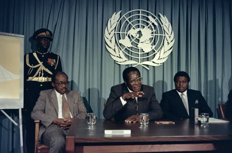 KRAJ JEDNE ERE: Robert Mugabe se kroz skoro četiri desetljeća vladavine susreo sa svim svjetskim čelnicima