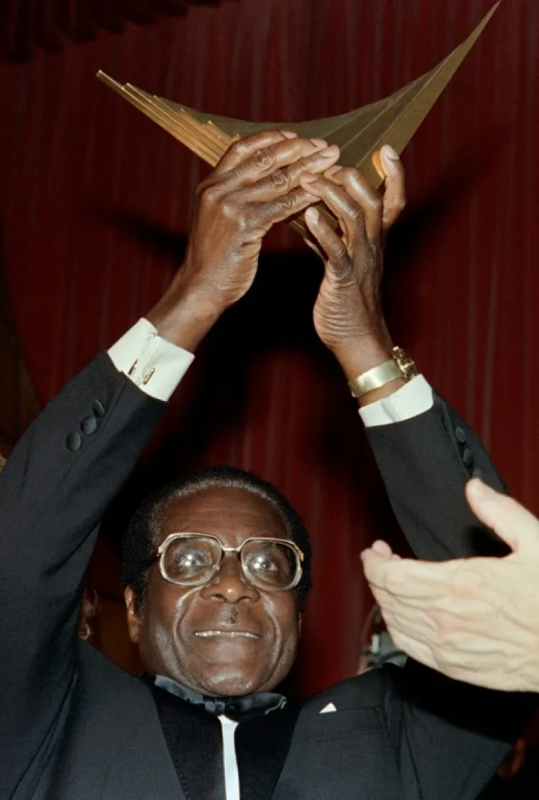 KRAJ JEDNE ERE: Robert Mugabe se kroz skoro četiri desetljeća vladavine susreo sa svim svjetskim čelnicima
