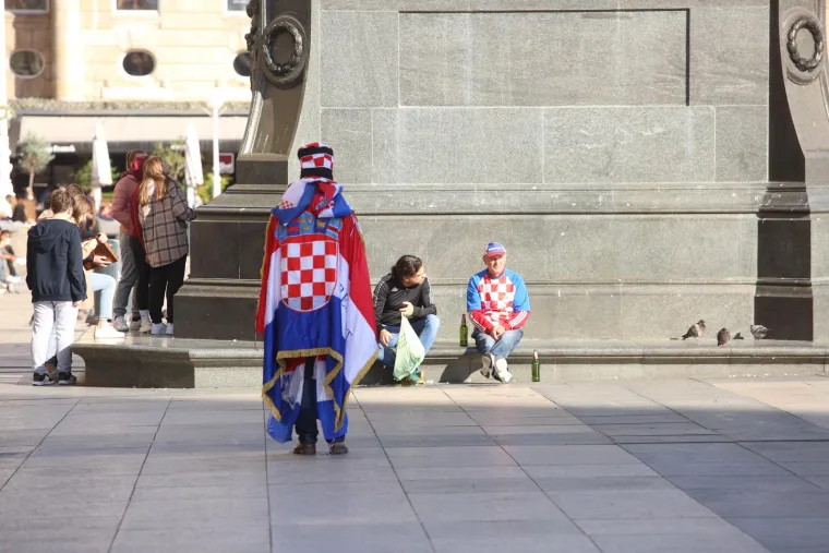 Navijači kruže centrom Zagreba uoči utakmice, dva Hrvata su privukla veliku pažnju