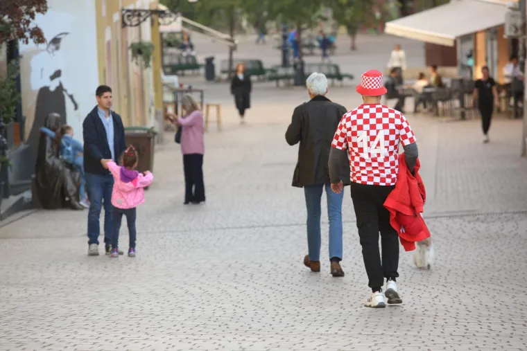 Navijači kruže centrom Zagreba uoči utakmice, dva Hrvata su privukla veliku pažnju