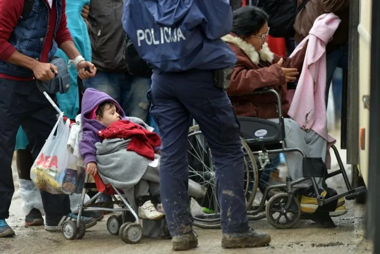 Na graničnom prijelazu Bapska još uvijek pristižu izbjeglice, no u manjem broju.