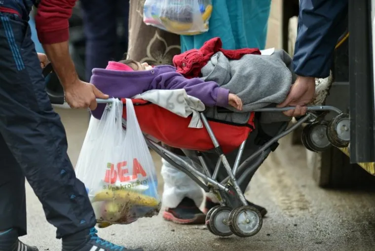Na graničnom prijelazu Bapska još uvijek pristižu izbjeglice, no u manjem broju.