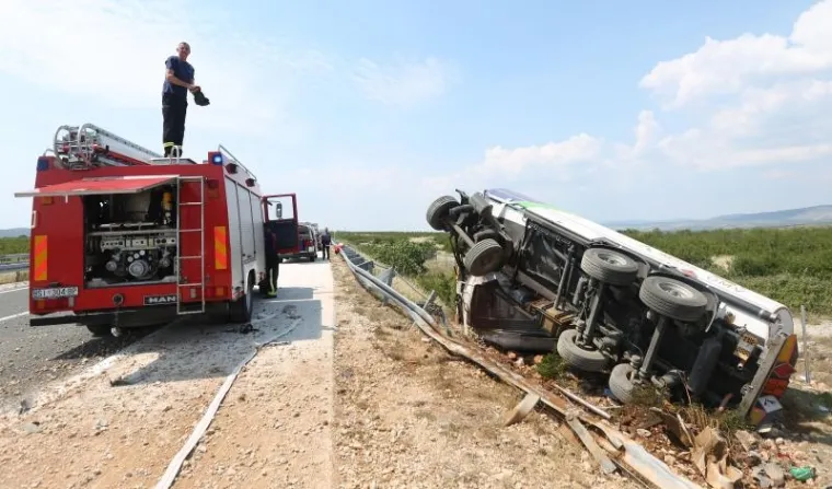 PIROVAC: Cisterna s gorivom izletjela s autoceste nakon sudara s tegljačem