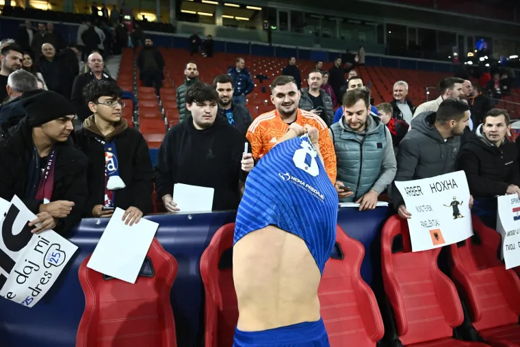 Zajec u jednom trenutku na Red Bull Areni pokazao papir. Svi pričaju o 'misterioznom potezu' predsjednika Dinama
