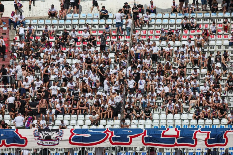 Vatreno je na tribinama Poljuda: Misteriozne navijačice plijenile pažnju