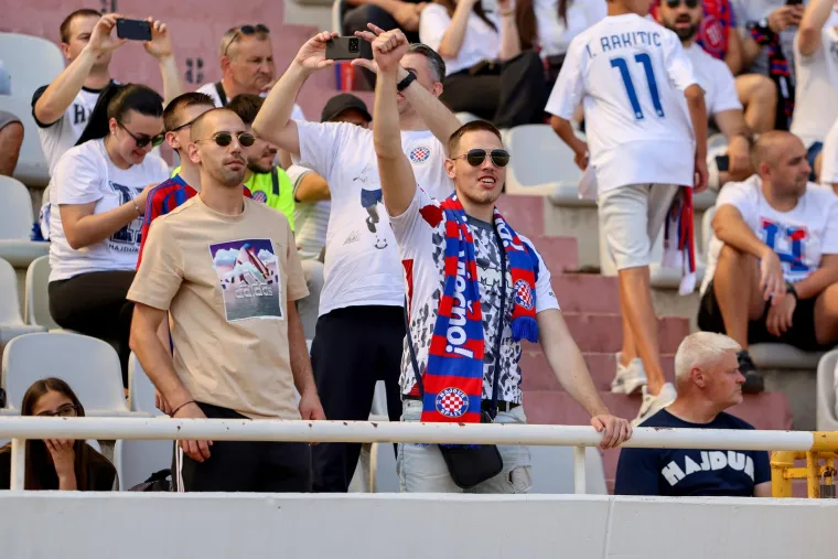 Vatreno je na tribinama Poljuda: Misteriozne navijačice plijenile pažnju