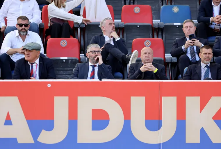 Uhvatila ih kamera: Pazite tko sjedi između Zvonimira Bobana i predsjednika Hajduka