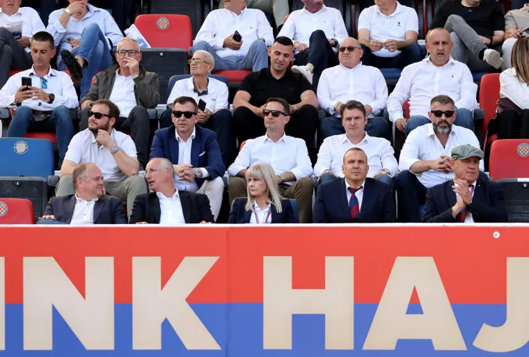 Uhvatila ih kamera: Pazite tko sjedi između Zvonimira Bobana i predsjednika Hajduka