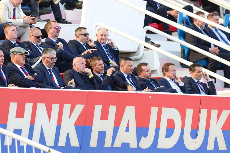 Uhvatila ih kamera: Pazite tko sjedi između Zvonimira Bobana i predsjednika Hajduka
