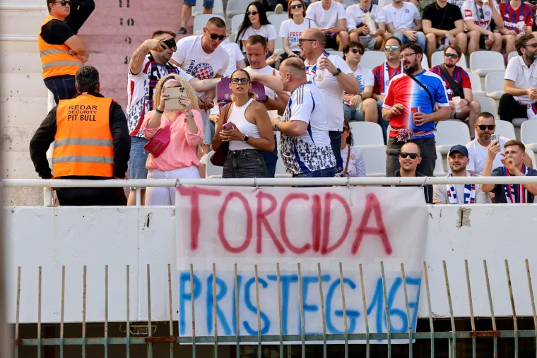 Uhvatila ih kamera: Pazite tko sjedi između Zvonimira Bobana i predsjednika Hajduka