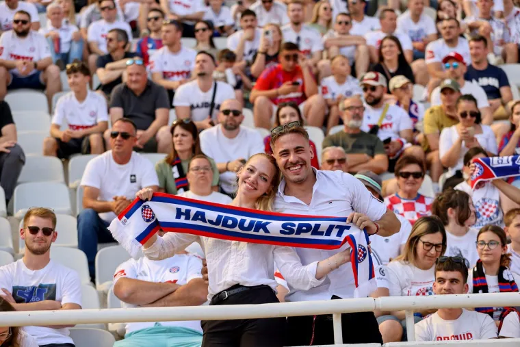 Uhvatila ih kamera: Pazite tko sjedi između Zvonimira Bobana i predsjednika Hajduka