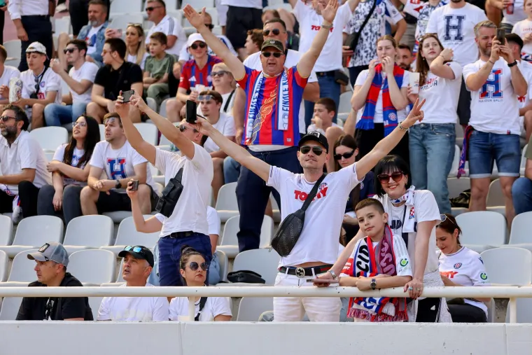 Uhvatila ih kamera: Pazite tko sjedi između Zvonimira Bobana i predsjednika Hajduka