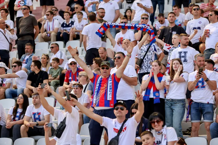 Uhvatila ih kamera: Pazite tko sjedi između Zvonimira Bobana i predsjednika Hajduka