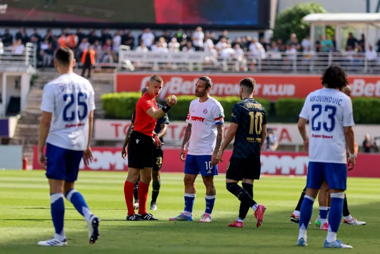 Na rubu tučnjave! Pogledajte kako su morali smirivati Livaju i Baturinu
