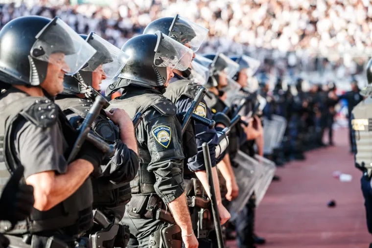 Evo &scaron;to je interventna policija radila navijačima Hajduka poslije poraza od Dinama