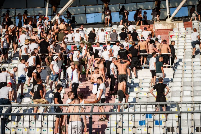 Evo &scaron;to je interventna policija radila navijačima Hajduka poslije poraza od Dinama