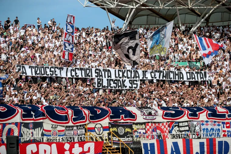 Evo &scaron;to je interventna policija radila navijačima Hajduka poslije poraza od Dinama