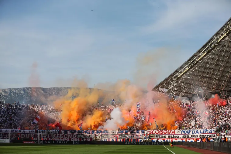 Evo &scaron;to je interventna policija radila navijačima Hajduka poslije poraza od Dinama