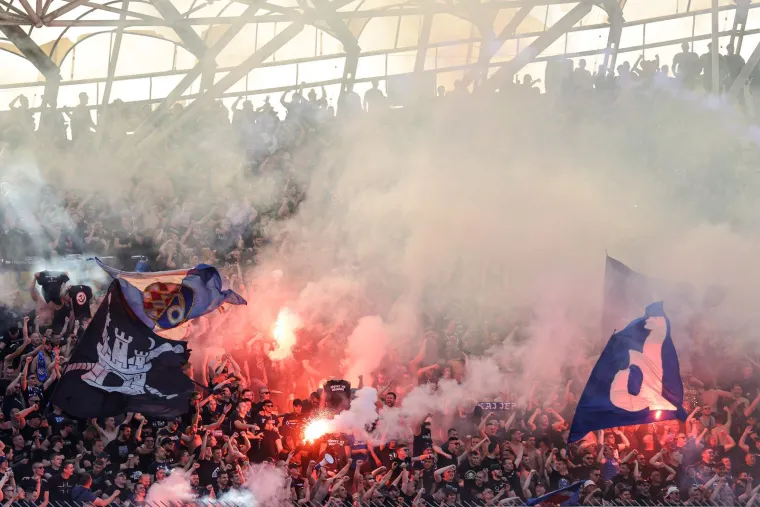 Evo &scaron;to je interventna policija radila navijačima Hajduka poslije poraza od Dinama