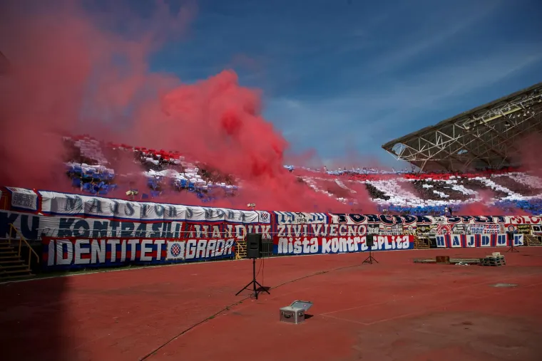 Evo &scaron;to je interventna policija radila navijačima Hajduka poslije poraza od Dinama
