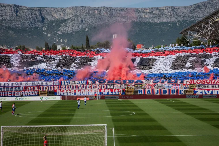 Evo &scaron;to je interventna policija radila navijačima Hajduka poslije poraza od Dinama