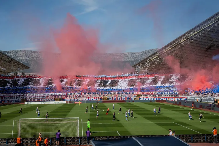 Evo &scaron;to je interventna policija radila navijačima Hajduka poslije poraza od Dinama