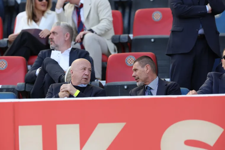 Evo &scaron;to je interventna policija radila navijačima Hajduka poslije poraza od Dinama