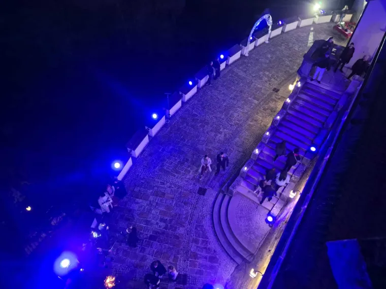 Uz to, tu je i glazbena podloga koju je davao bend ‘Noxin’, ali i dodatni zabavni sadržaji poput oslikavanja lica i Photo bootha 360. Večer je završila uz The Dark Storyteller i jezive priče za one hrabrije koje vode u svijet duhova i njihovih nepreboljenih priča. 