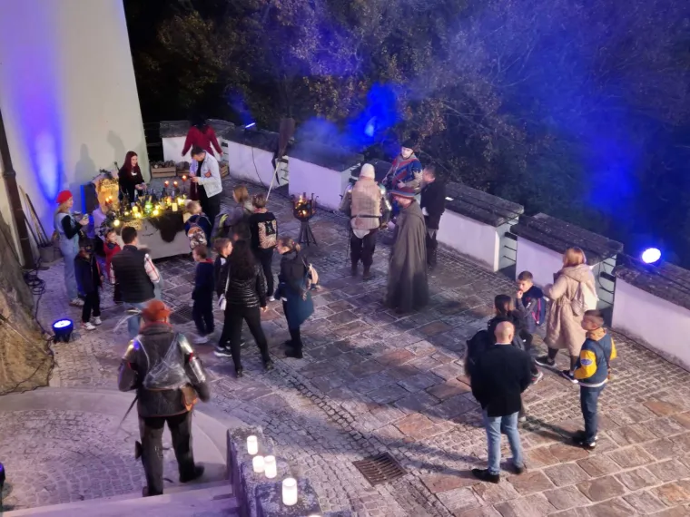 Zmajevi, vampiri, crna kraljica i pauci. Pogledajte čaroliju u bajkovitom Trakošćanu
