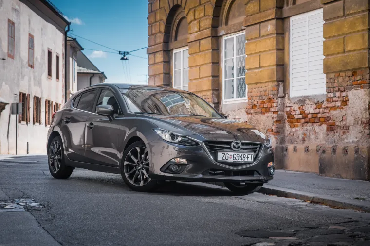 FOTOGRAFIJE NE LAŽU: Mazda 3 je drukčija, temperamentnog izgleda i atraktivnog dizajna