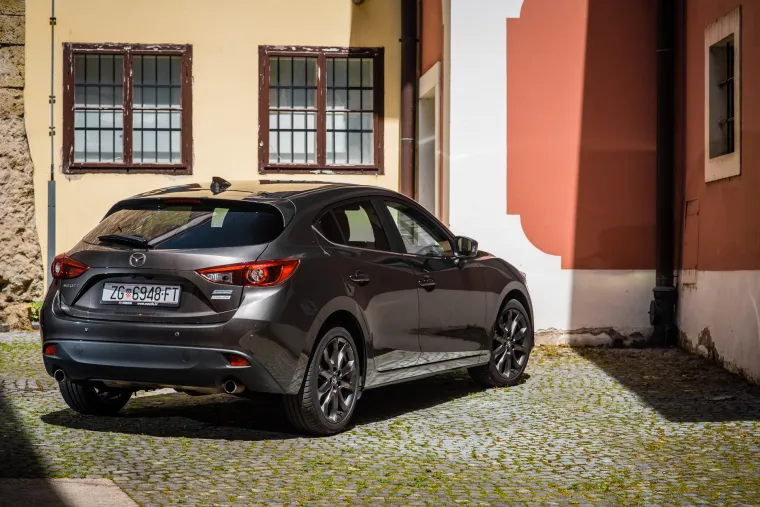 FOTOGRAFIJE NE LAŽU: Mazda 3 je drukčija, temperamentnog izgleda i atraktivnog dizajna