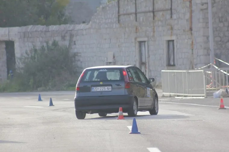 U Dubrovniku se održava hrvatsko prvenstvo u autoslalomu, pogledajte vozače i njihove limene ljubimce